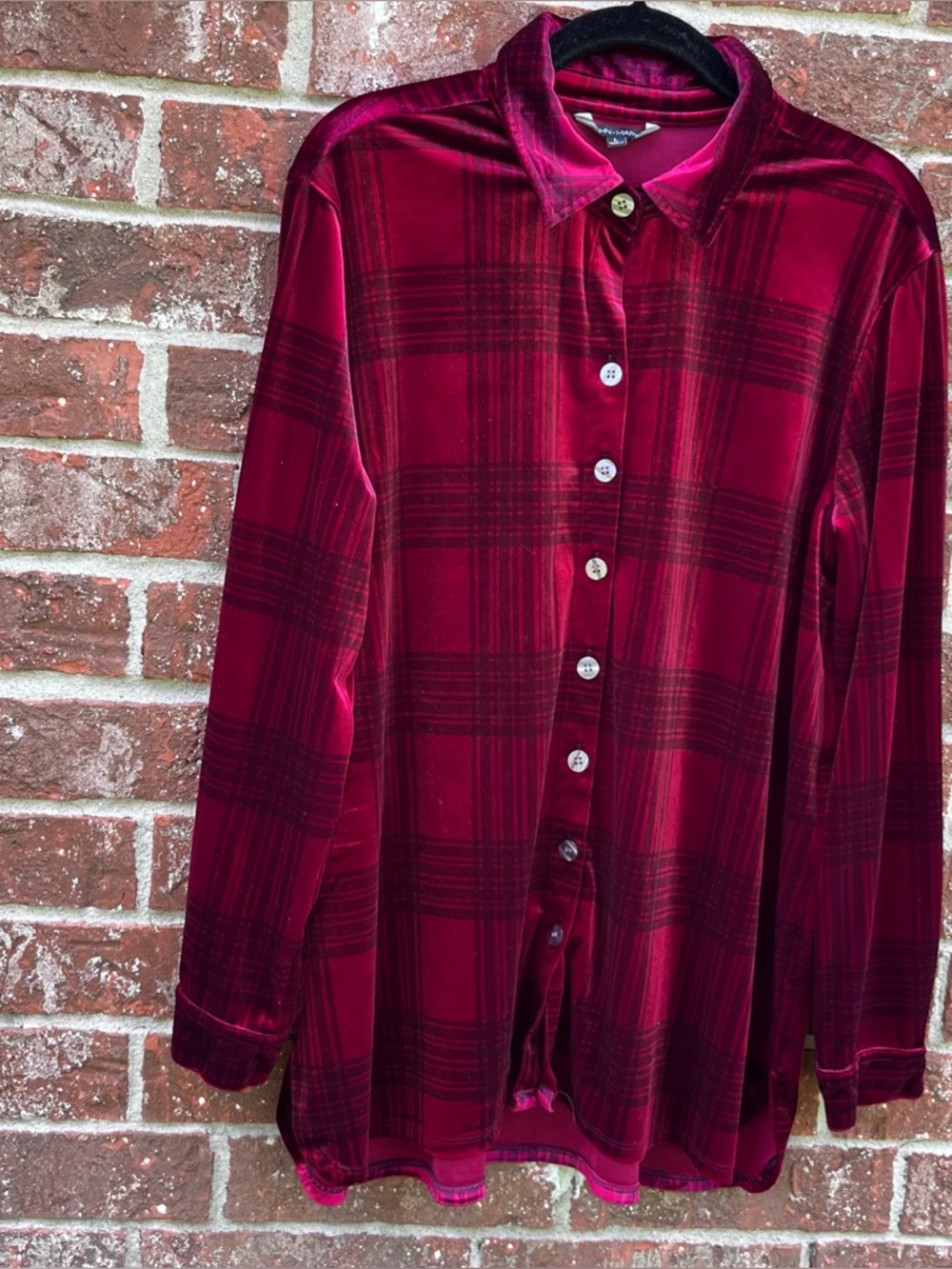 John Mark Shirt Women L Red Plaid Shimmer Soft Fuzzy Velvet Velour Lux
Boyfriend